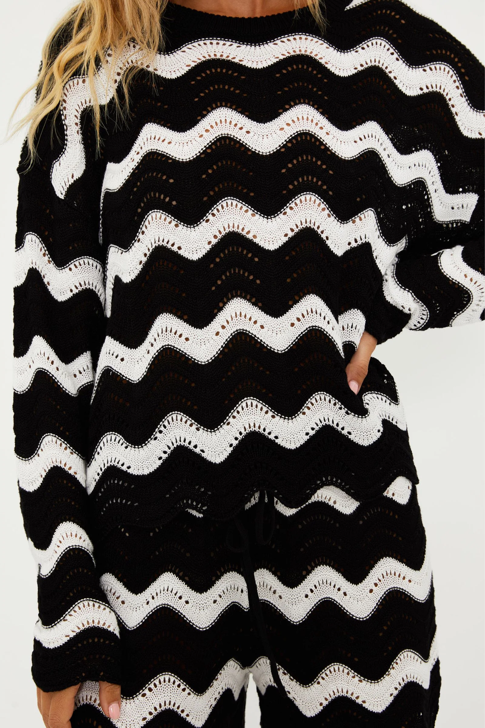 Black And White Tides Beach Sweater - Image 3